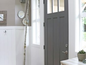 Puerta de entrada contraste