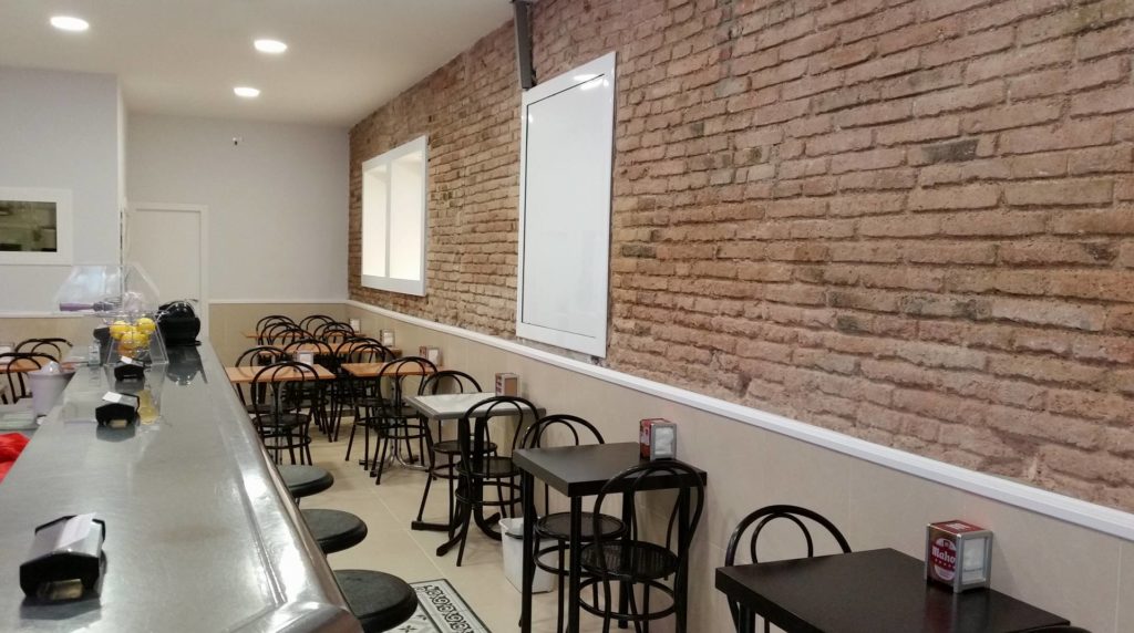 Reforma integral de bar-restaurante en Barcelona - pared ladrillo