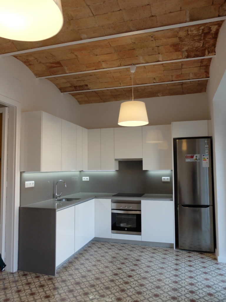 Reforma integral en piso antiguo de Barcelona - cocina