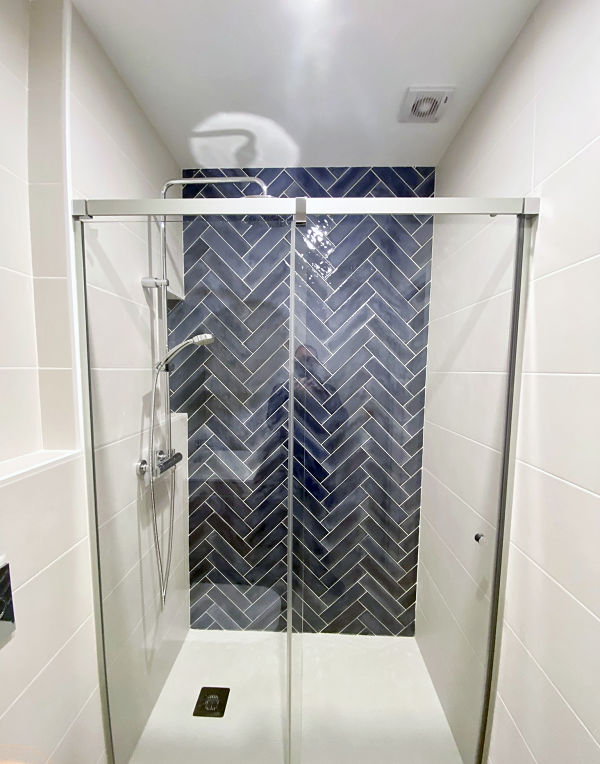 Reforma integral de casa de dos pisos - piso 2 - dormitorio principal con baño