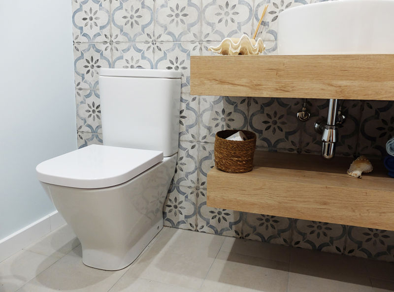 baño con baldosa imitación hidráulica